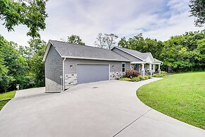 4 Mi to Dtwn: Ohio River Valley Home w/ Deck!
