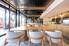 Premier Lounge Hotel