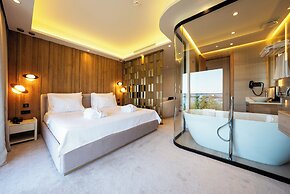 Premier Lounge Hotel
