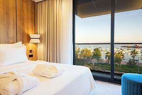 Premier Lounge Hotel