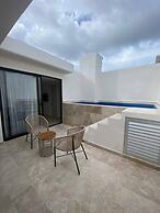 Spacious and Comfortable Ph With Private Pool in Zama!