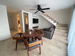 Spacious and Comfortable Ph With Private Pool in Zama!