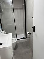 2 Bed Flat - Sleeps 4 - Parking - Wifi