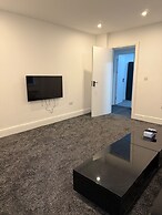 2 Bed Flat - Sleeps 4 - Parking - Wifi