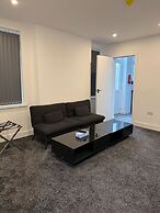 2 Bed Flat - Sleeps 4 - Parking - Wifi