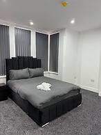 2 Bed Flat - Sleeps 4 - Parking - Wifi