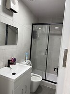 2 Bed Flat - Sleeps 4 - Parking - Wifi