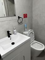 1 Bed Flat - Sleeps 2 - Parking - Wifi