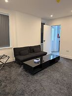 Peaceful Luton Apartment With Electric Heating & Wifi