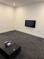 Peaceful Luton Apartment With Electric Heating & Wifi