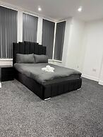 Peaceful Luton Apartment With Electric Heating & Wifi