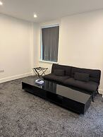Peaceful Luton Apartment With Electric Heating & Wifi