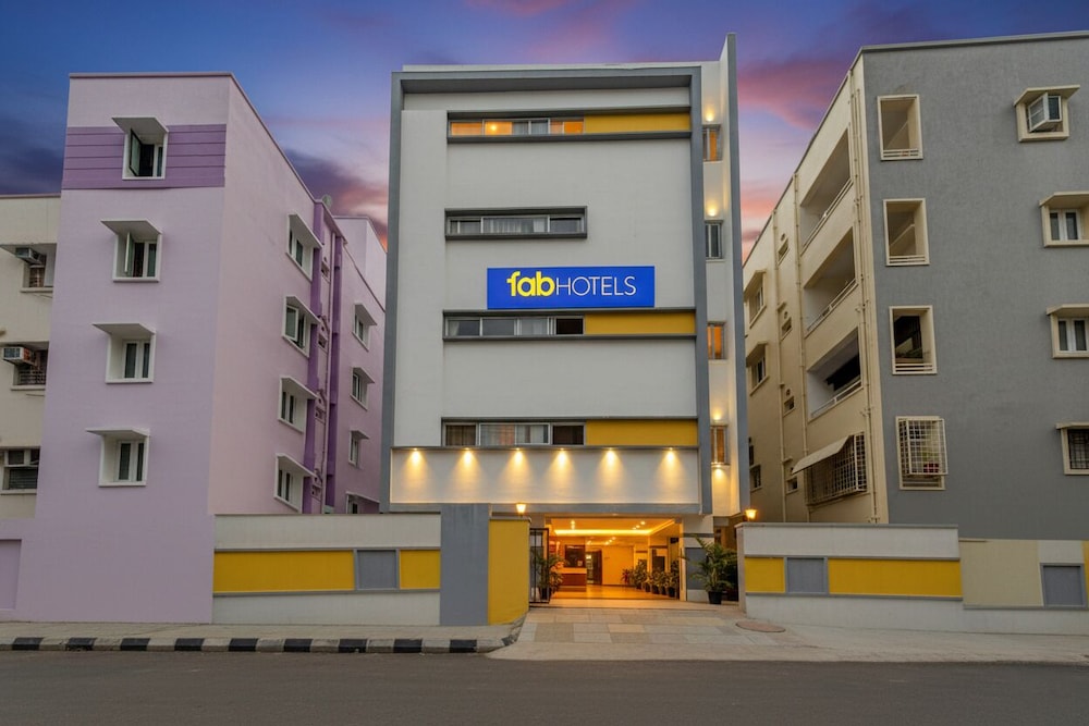 FabHotel R3 Atmos - Near Hitech Exibition Centre, Hitech City