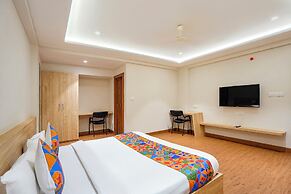 Fabhotel White Pearl