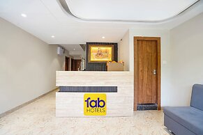 Fabhotel White Pearl