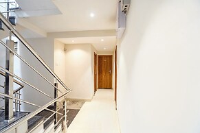 Fabhotel White Pearl