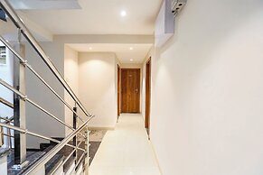 Fabhotel White Pearl