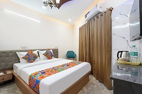 Fabhotel Royal Suites I