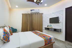Fabhotel Royal Suites I