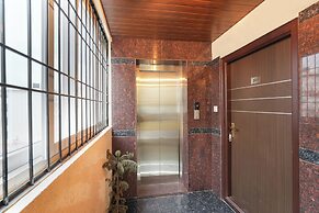 Fabhotel Royal Suites I