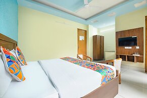 Fabhotel Crestwood Inn