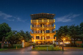 Fabhotel Crestwood Inn