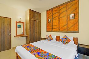 Fabhotel Park Grand Royal Palms