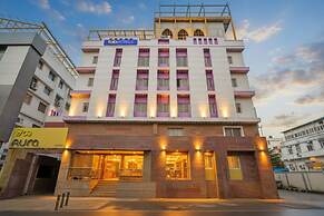 Fabhotel Aura Inn