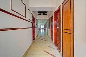 Fabhotel Aura Inn