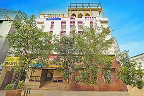 Fabhotel Aura Inn