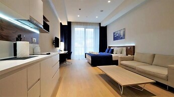 Condo Studio Plaza