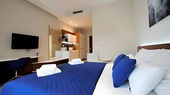 Condo Studio Plaza