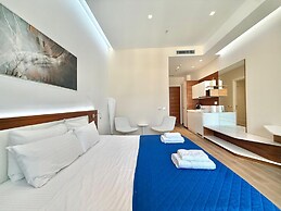 Condo Studio Plaza