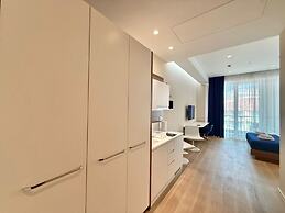 Condo Studio Plaza