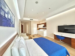 Condo Studio Plaza