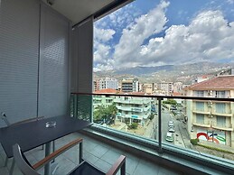Condo Studio Plaza