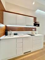 Condo Studio Plaza