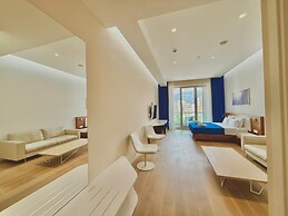 Condo Studio Plaza