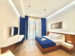 Condo Studio Plaza