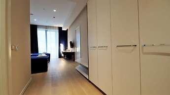 Condo Studio Plaza