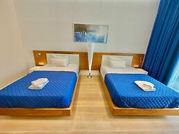 Condo Studio Plaza