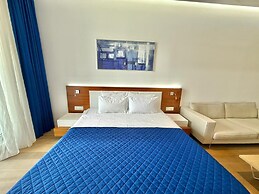 Condo Studio Plaza
