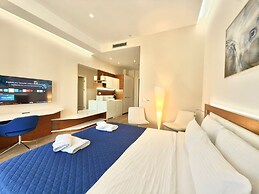 Condo Studio Plaza