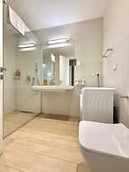 Condo Studio Plaza