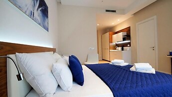 Condo Studio Plaza