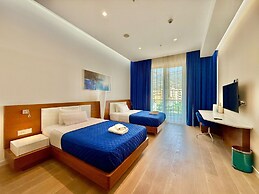 Condo Studio Plaza