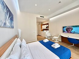 Condo Studio Plaza