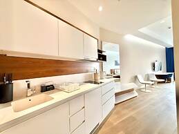 Condo Studio Plaza