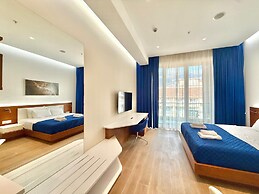 Condo Studio Plaza