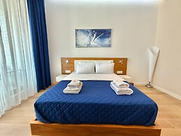 Condo Studio Plaza